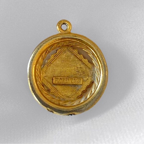 Vintage Florenza Gold Circle Pendant - Picture 4 of 4